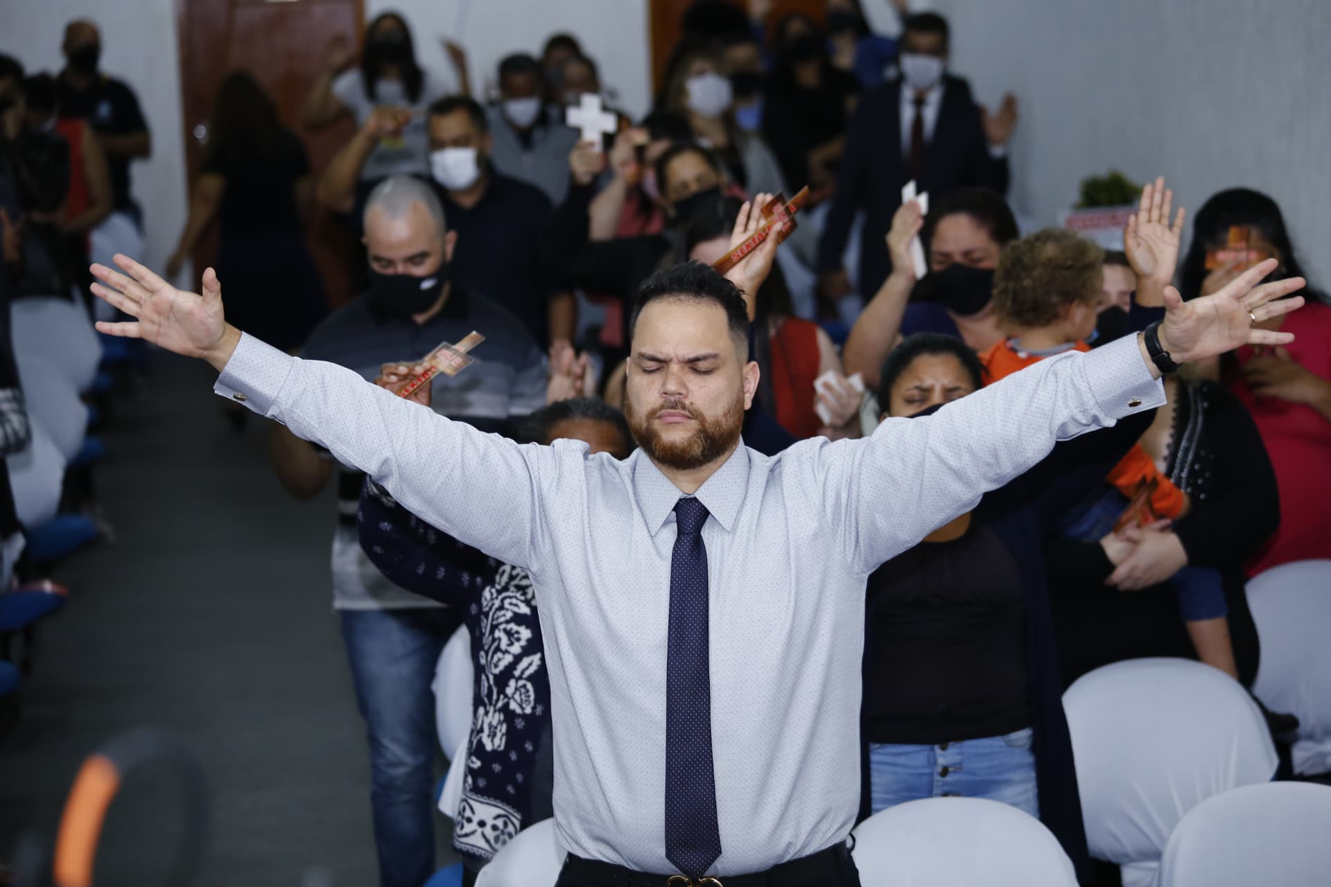 Culto de adoração no Ministério Adoradores de Cristo, igreja em Guarulhos-SP